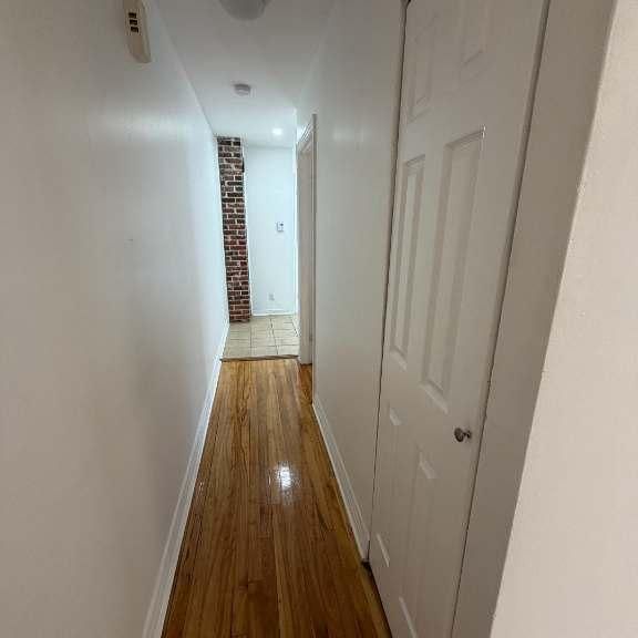 Beau 4½ à louer A 2 minutes à pied du métro + terminus Cartier - Photo 1