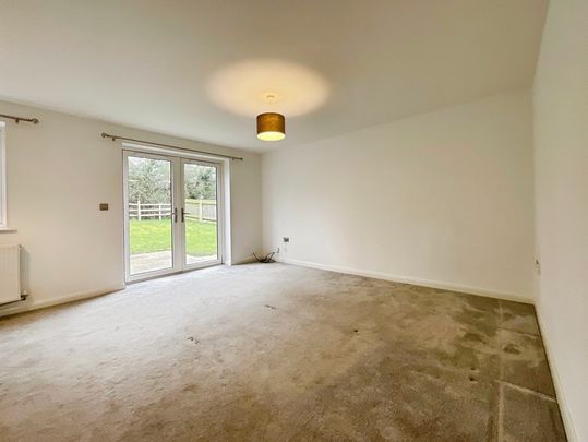 3 bedroom Semi-Detached House to let - Photo 1