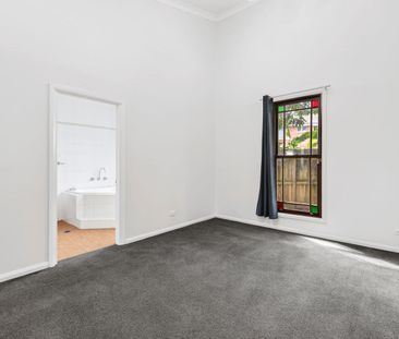 Convenient Single-Level Living - Photo 3