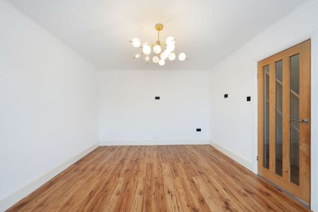 3 bed semi-detached house to rent in Parkville Road, Manchester, M25 - Photo 2