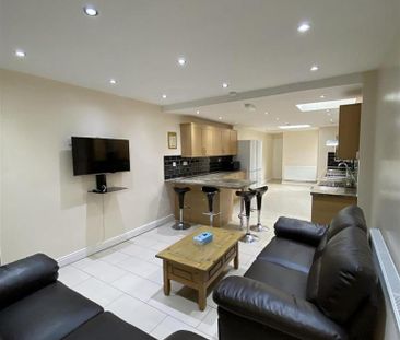 6 bedroom house to rent - Photo 1