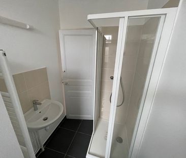 Location Appartement 3 pièces 53m² ST MAUR DES FOSSES 94100 - Photo 2