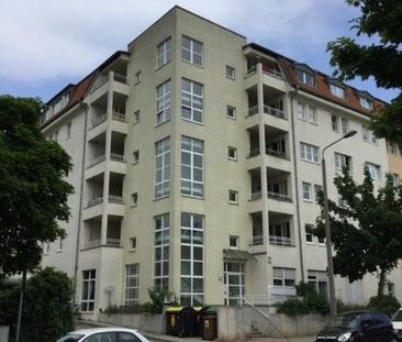 Großzügige 1-Raum-Dachgeschosswohnung mit Terrasse und Aufzug! - Foto 2