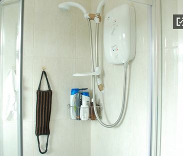 Wonderful room in shared apartment in Dun Laoghaire, Dublin - Photo 3