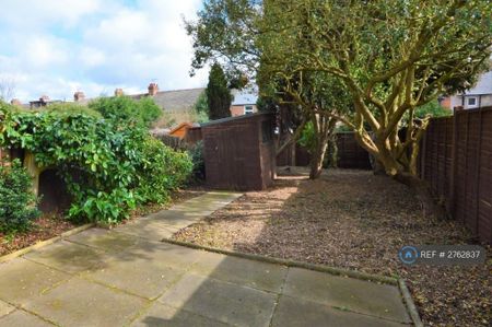 4 bedroom end of terrace house to rent - Photo 3