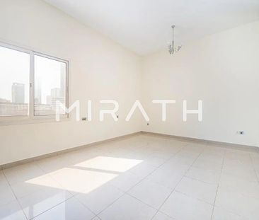 Spacious 3BR Villa | Backyard | Community pool - Photo 1