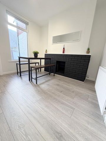 12 Edinburgh Street, Belfast, BT9 7DS - Photo 5