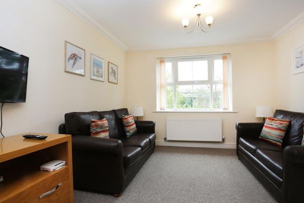 3 bedroom flat to rent - Photo 1