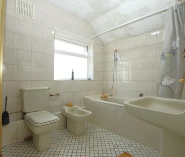 4 bedroom semi-detached house to rent - Photo 6