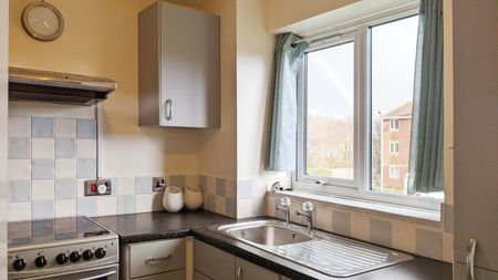 New Road, Mitcham - Photo 3