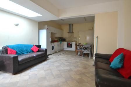 Castle Boulevard (5 Bed), Nottingham, NG7 - Photo 1