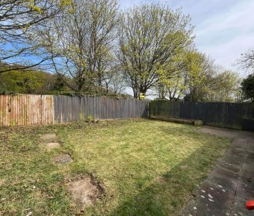 Whitesmead Road, Stevenage - Photo 2