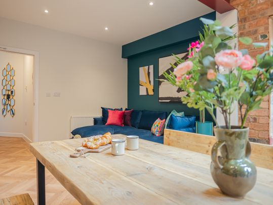 Mostyn Road Room 3 - Photo 1