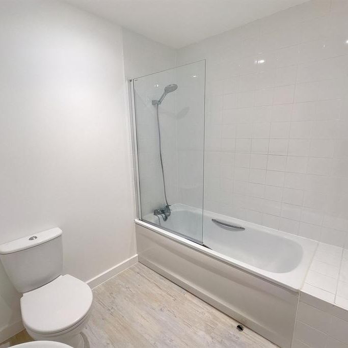 3 bedroom end of terrace house to rent - Photo 1