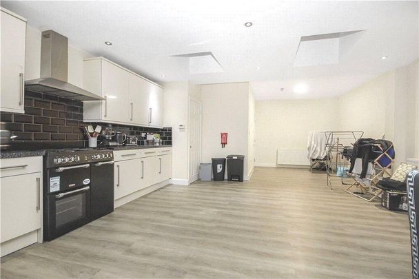 1 bedroom in a house share to rent - Photo 1