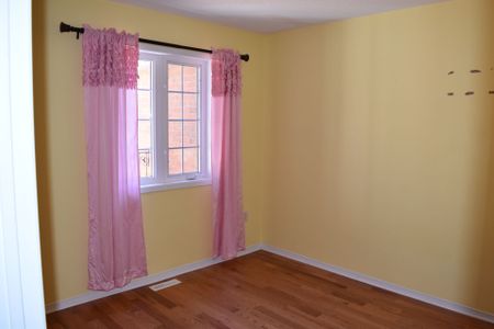 For Lease - 371 Ravineview Way, Oakville, Ontario - Photo 2