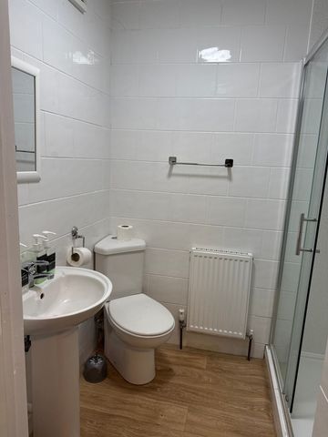 Room 213, SimplyStay Lincoln Road, Skegness, Lincolnshire, PE25 2EA - Photo 4