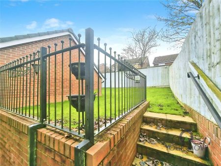 2 bedroom semi-detached house to rent - Photo 3