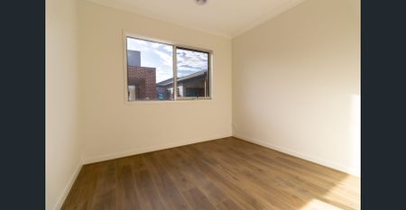 STUNNING FAMILY HOME! - Photo 5