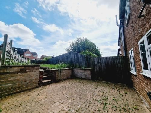 2 bedroom end of terrace house to rent - Photo 1