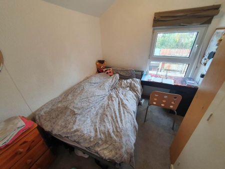 4 bedroom terraced house to rent - Photo 2