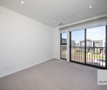 Beautiful Family Home - Photo 2