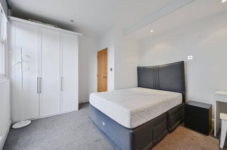 3 bedroom flat to rent - Photo 4