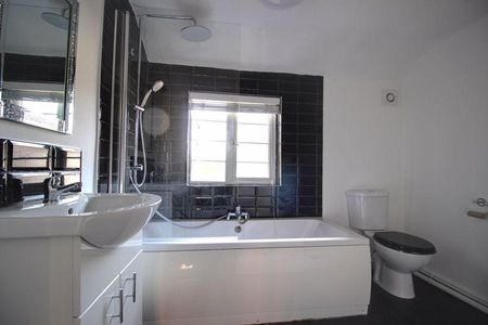 2 bedroom terraced house to rent - Photo 4