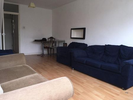 3 bedroom flat to rent - Photo 2