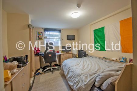 8 Bedroom Mid Terraced House for rent in Regent Park Terrace - Photo 5