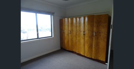 Close to town - Photo 2