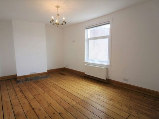 Terraced House to rent on - Photo 1