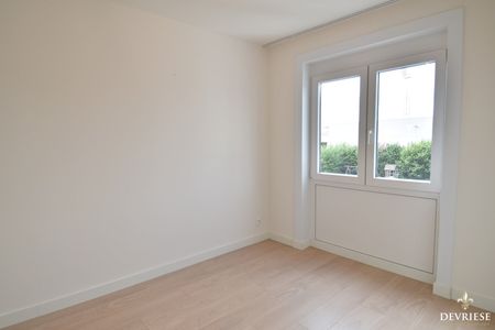 Vernieuwd appartement met 2 slaapkamers in Kortrijk - Photo 2