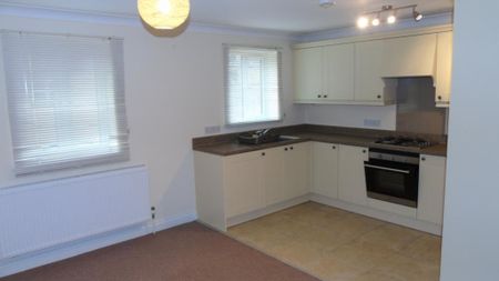 2 bedroom ground floor flat to rent - Photo 3