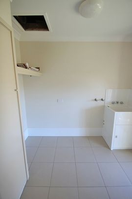 LAWNTON COTTAGE - WALK TO TRAIN - Photo 1