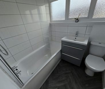 Terraced House to rent on - Photo 5