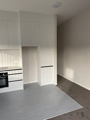 Modern 2BR Apt with Balcony! - Photo 3