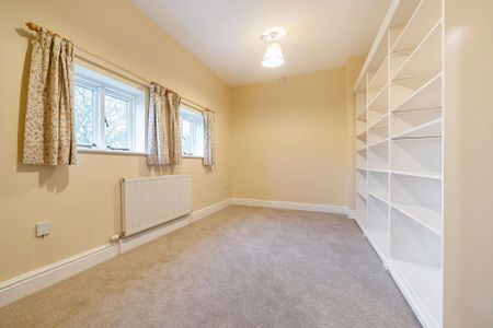 5 bedroom farmhouse in rural setting with off road parking, and lawned garden. - Photo 3