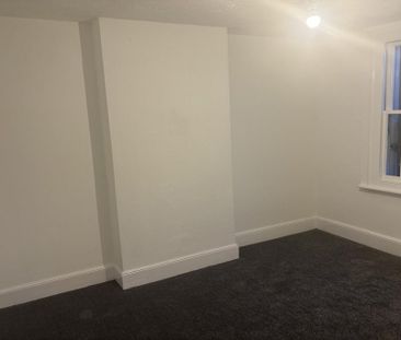 3 bedroom maisonette to rent - Photo 3
