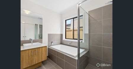 Stylish & Modern Family Home in Armstrong Creek - Photo 5