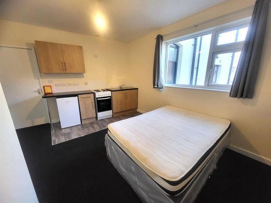 Studio to rent - Photo 1