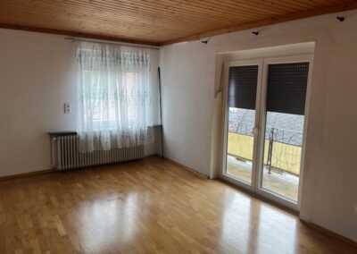 Reihenhaus mit Wirtschaftsgebäude und Doppelgarage - Foto 3