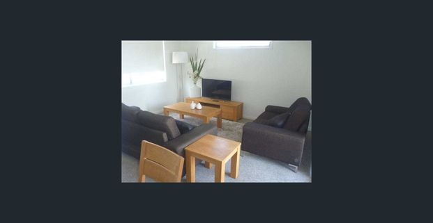 THIS FULLY FURNISHED SPACIOUS 3 BEDROOM TOWNSHOUSE IS AVAILABLE NOW! - Photo 1