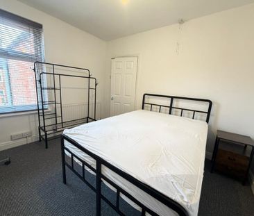 4 bedroom terraced house to rent - Photo 5