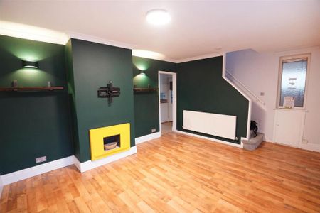 2 bedroom semi-detached house to rent - Photo 2