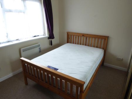 1 bedroom ground floor flat to rent - Photo 4
