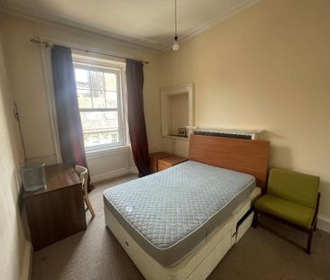 4 bedroom flat to rent - Photo 6