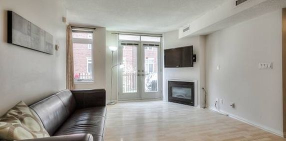 Beautiful 1-Bdrm + Den Townhouse near Yonge & Eglinton - Photo 2