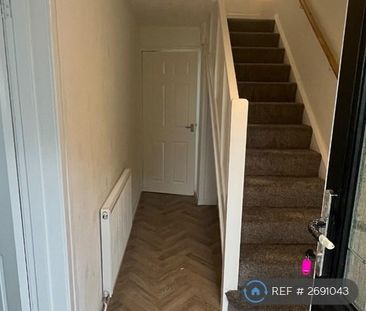 3 bedroom end of terrace house to rent - Photo 3