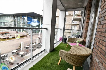 Modern éénslaapkamerappartement met prive parking Stadsplein Genk - Foto 3